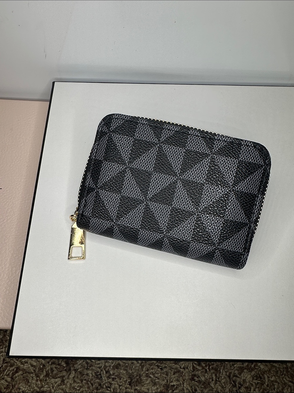 Compact Black Geometric Zip Wallet - Picture 1 of 2
